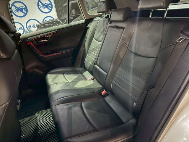 Toyota RAV4  第11張相片