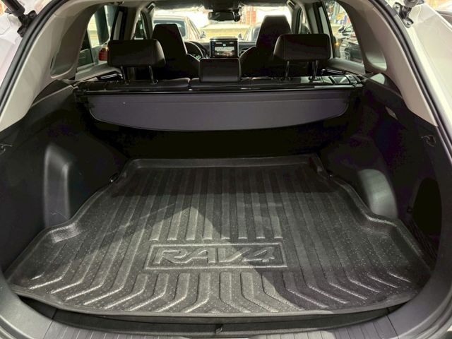 Toyota RAV4  第14張相片