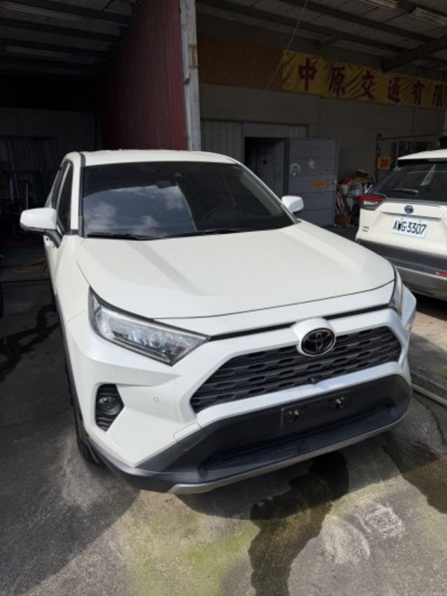 2021 Toyota RAV4，里程少車況佳，空間大又省油，家庭與通勤首選，喜歡直接私訊賞車！  第2張相片