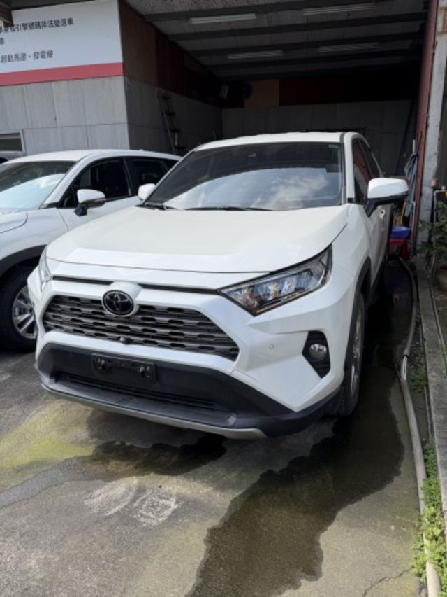 2021 Toyota RAV4，里程少車況佳，空間大又省油，家庭與通勤首選，喜歡直接私訊賞車！  第3張相片