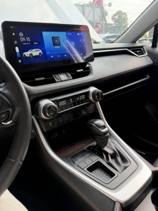 2021 Toyota RAV4，里程少車況佳，空間大又省油，家庭與通勤首選，喜歡直接私訊賞車！  第4張相片