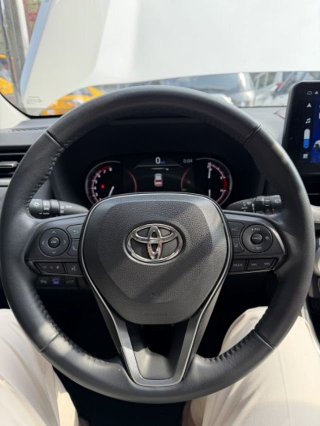 2021 Toyota RAV4，里程少車況佳，空間大又省油，家庭與通勤首選，喜歡直接私訊賞車！  第8張相片