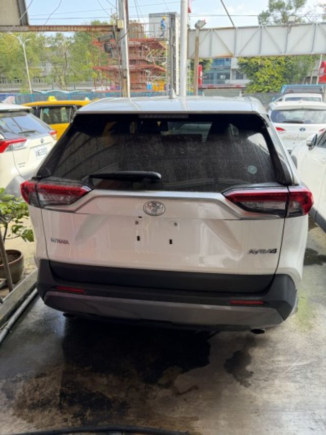 2021 Toyota RAV4，里程少車況佳，空間大又省油，家庭與通勤首選，喜歡直接私訊賞車！  第10張相片