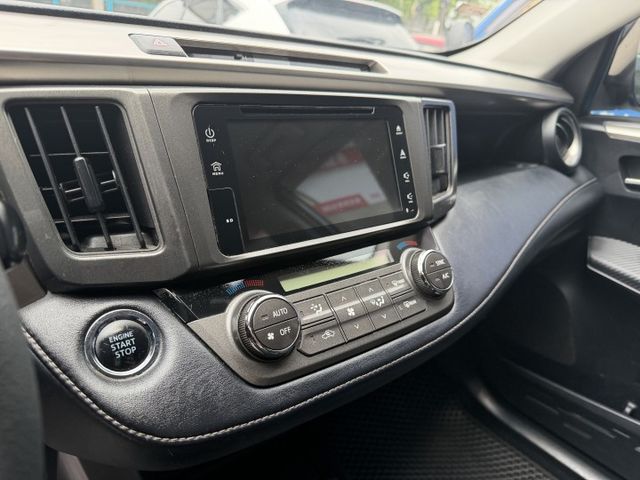 穩定耐用、空間寬敞，Toyota RAV4 2015 陪你輕鬆上路，每一公里都安心  第4張相片