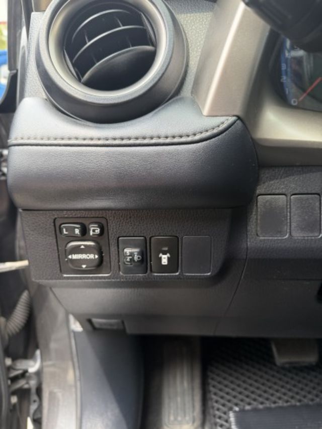 穩定耐用、空間寬敞，Toyota RAV4 2015 陪你輕鬆上路，每一公里都安心  第5張相片