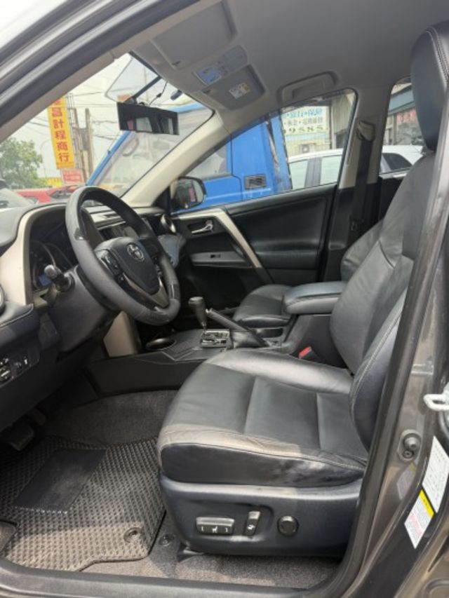 穩定耐用、空間寬敞，Toyota RAV4 2015 陪你輕鬆上路，每一公里都安心  第8張相片