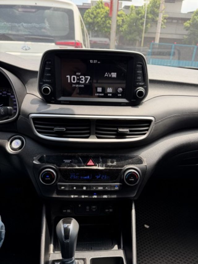 2019 Hyundai Tucson｜熱門休旅首選，大空間、高CP值，載家人、載夢想一次滿足！  第10張相片