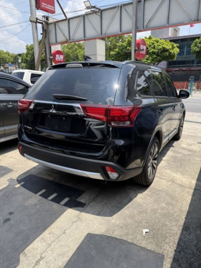 2020 Mitsubishi Outlander｜空間大、配備滿、全家出遊一台搞定！  第7張相片