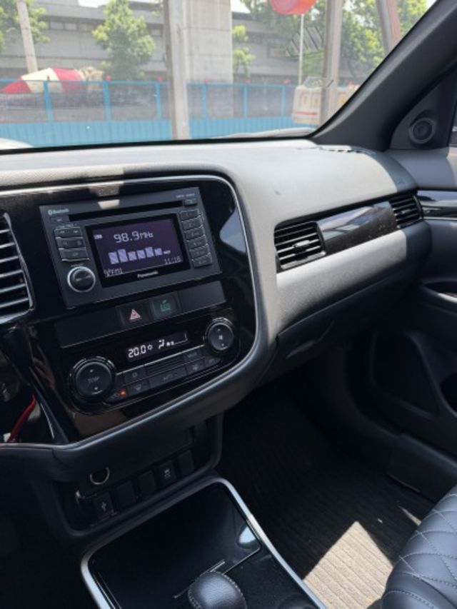 2020 Mitsubishi Outlander｜空間大、配備滿、全家出遊一台搞定！  第12張相片