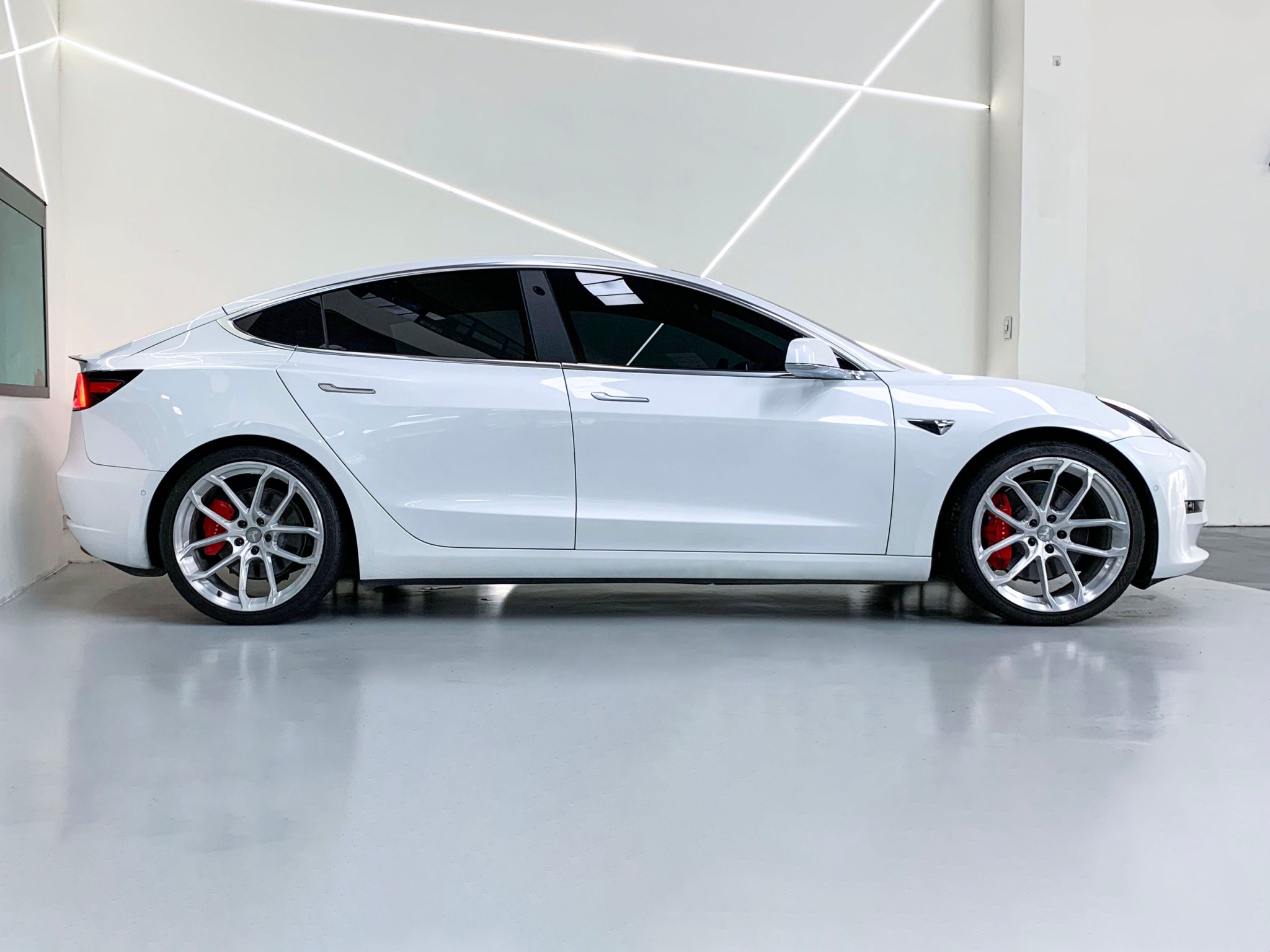 即刻入主純電車 Model3 P版.零百3.4秒.全速域跟車.環景  第2張相片