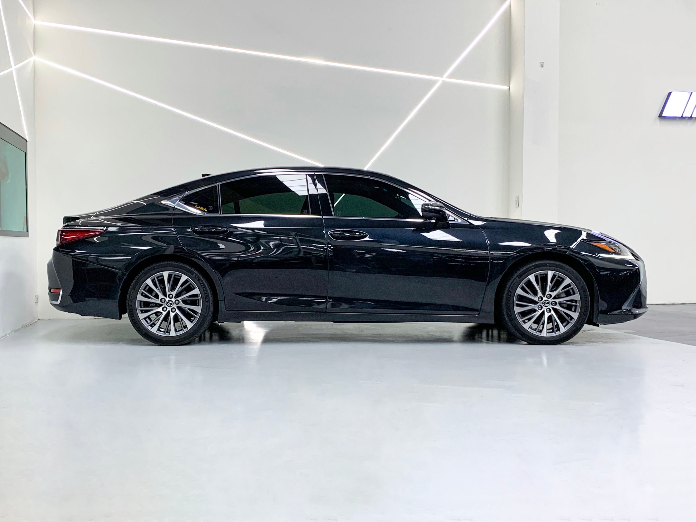 2018 ES250 旗艦版 ACC主動跟車 360環景 電動全景天窗 抬顯  第3張相片