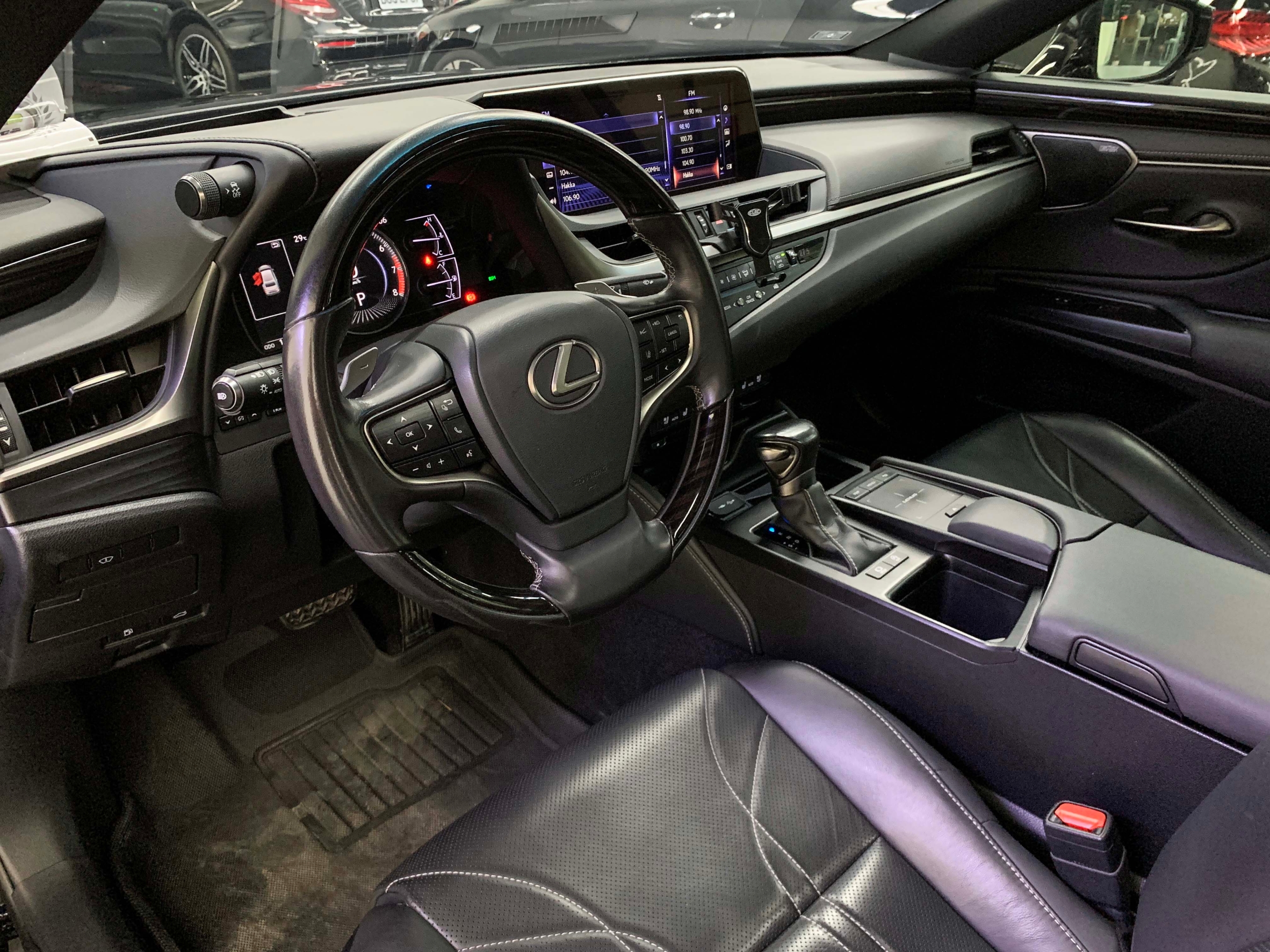 2018 ES250 旗艦版 ACC主動跟車 360環景 電動全景天窗 抬顯  第6張相片