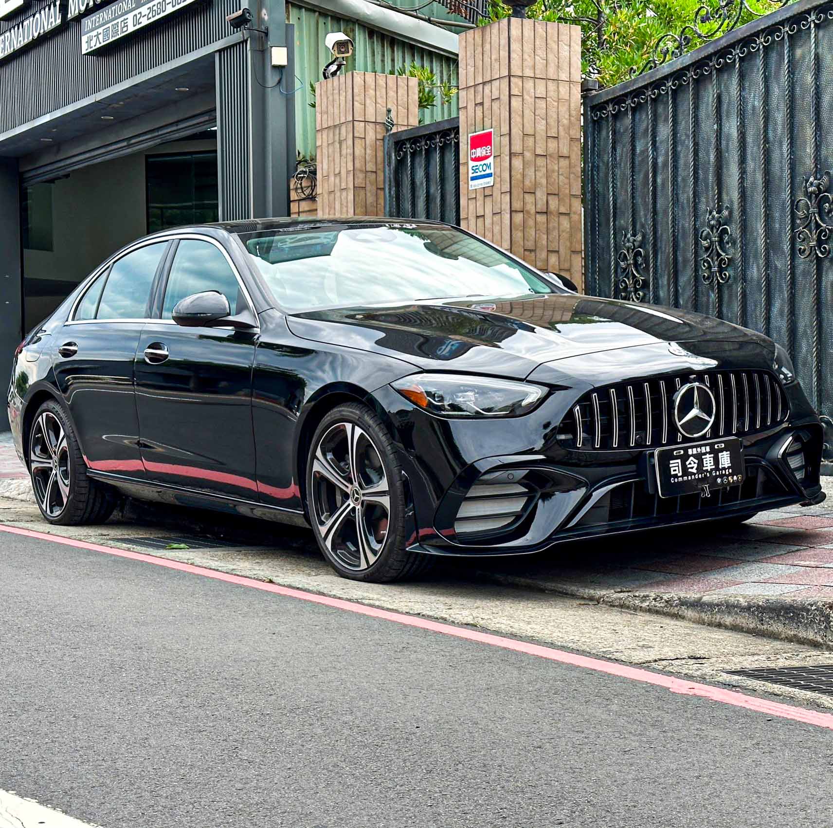 W206 C300 全新車.下訂贈原廠跟車系統.LED頭燈.天窗  第1張相片