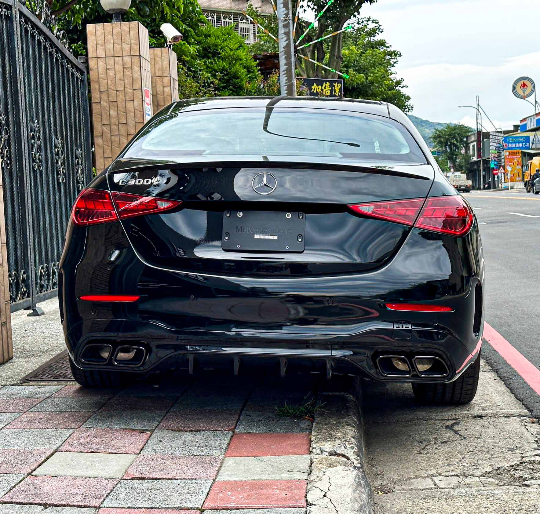 W206 C300 全新車.下訂贈原廠跟車系統.LED頭燈.天窗  第3張相片