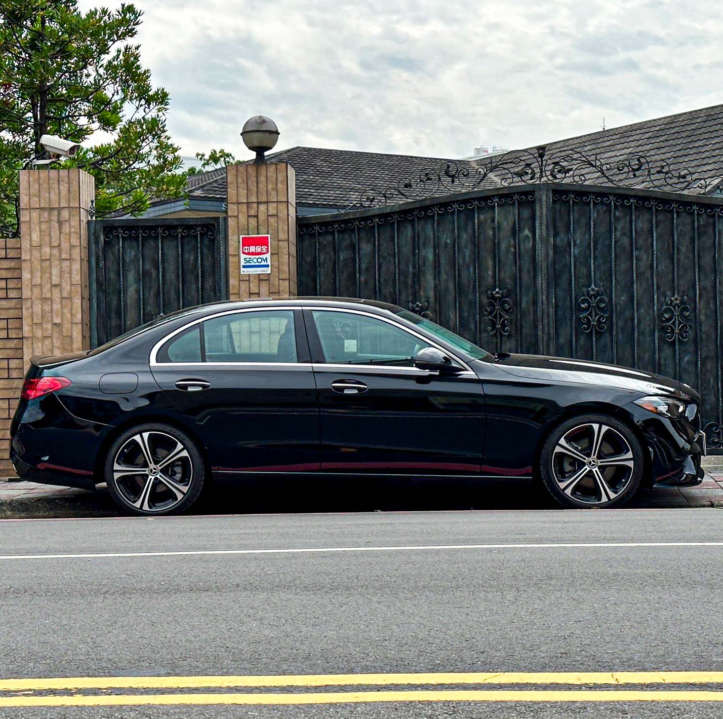 W206 C300 全新車.下訂贈原廠跟車系統.LED頭燈.天窗  第4張相片