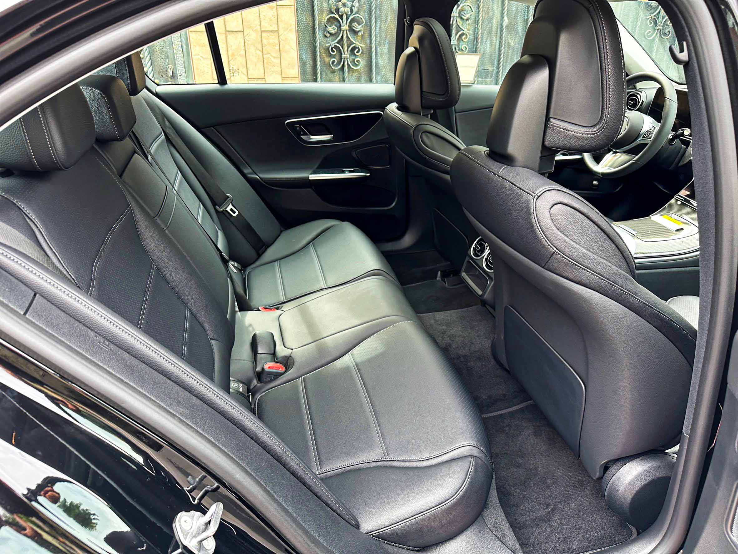 W206 C300 全新車.下訂贈原廠跟車系統.LED頭燈.天窗  第9張相片