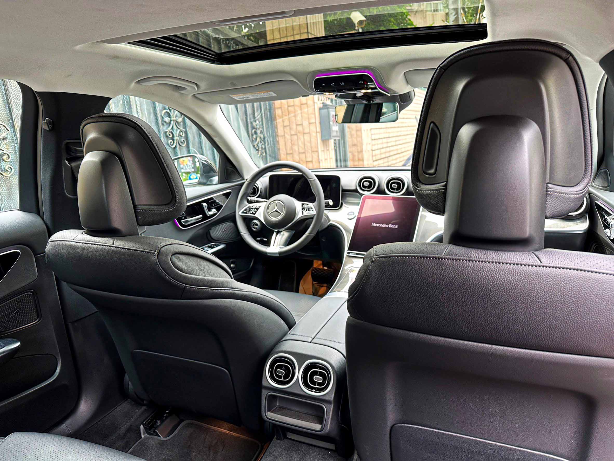 W206 C300 全新車.下訂贈原廠跟車系統.LED頭燈.天窗  第10張相片