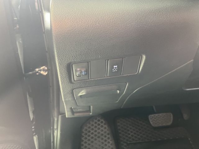 超少里程，僅跑兩萬多公里!車內跟新車一樣!!!  第11張相片