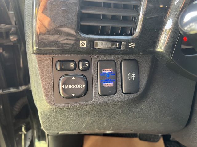 七人座好養好開轎車式底盤休旅車!  第7張相片