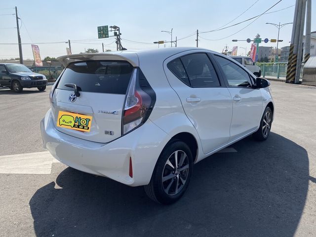 TOYOTA豐田 PRIUS C  第2張相片