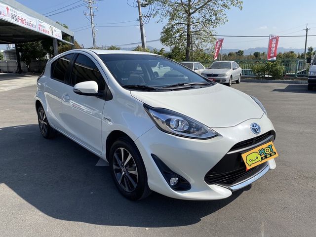 TOYOTA豐田 PRIUS C  第13張相片