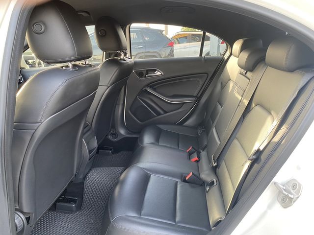 M-BENZ賓士 A180  第7張相片
