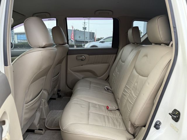 NISSAN日產 LIVINA  第7張相片