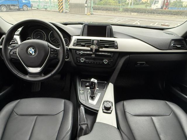 BMW寶馬 318D SEDAN  第5張相片