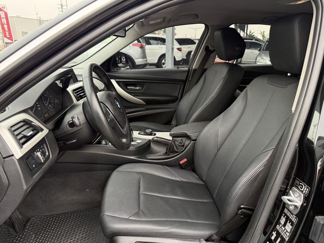 BMW寶馬 318D SEDAN  第6張相片