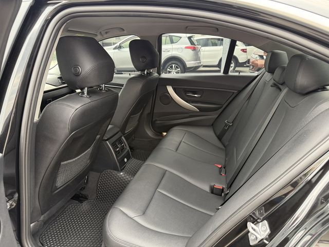 BMW寶馬 318D SEDAN  第7張相片