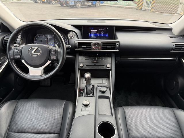 LEXUS凌志 IS200T  第5張相片