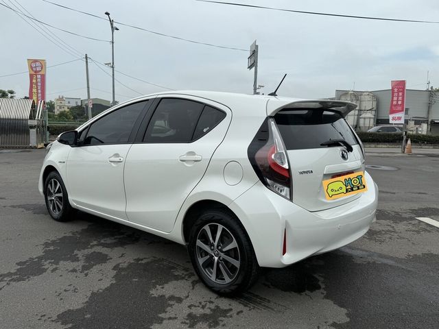TOYOTA豐田 PRIUS C  第12張相片