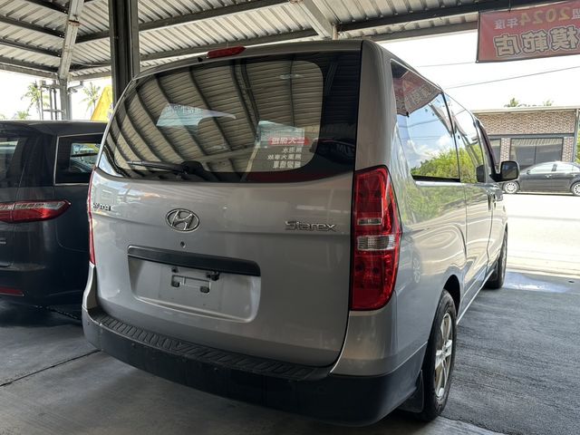 HYUNDAI現代 STAREX  第2張相片
