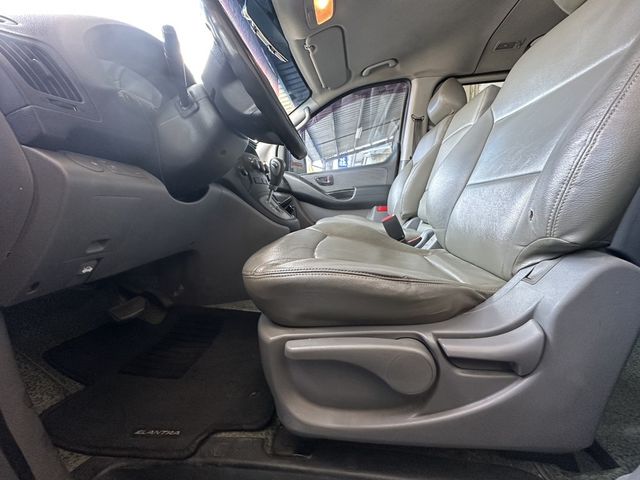 HYUNDAI現代 STAREX  第3張相片