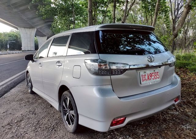 TOYOTA豐田 WISH  第2張相片