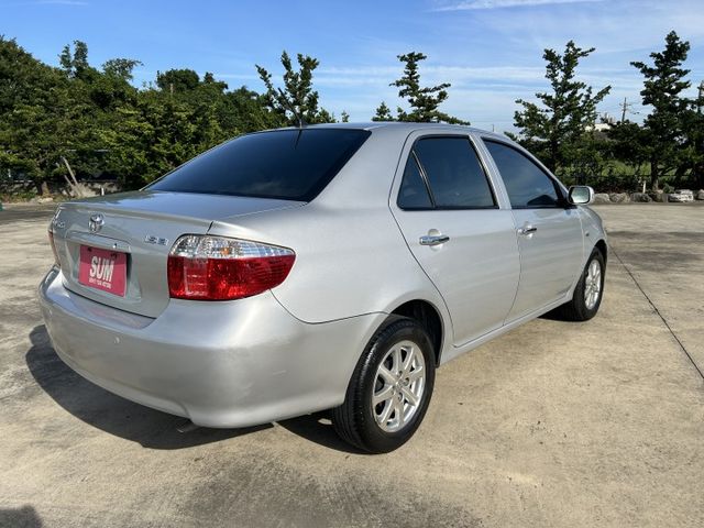 ✅VIOS 1.5E ✅多達十處置物空間 ✅電動收折後視鏡 ✅木紋飾板 ✅全車原廠地墊 ✅可認證  第6張相片