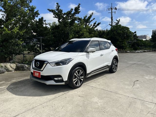 ✅KICKS ✅智行旗艦版 ✅ AVM環景 ✅Keyless ✅LED魚眼式頭燈 ✅17吋雙色鋁圈 ✅一手車 ✅可認證  第1張相片