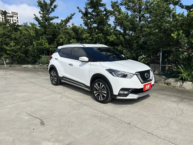 ✅KICKS ✅智行旗艦版 ✅ AVM環景 ✅Keyless ✅LED魚眼式頭燈 ✅17吋雙色鋁圈 ✅一手車 ✅可認證  第6張相片