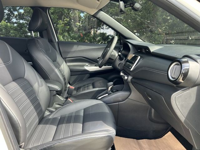 ✅KICKS ✅智行旗艦版 ✅ AVM環景 ✅Keyless ✅LED魚眼式頭燈 ✅17吋雙色鋁圈 ✅一手車 ✅可認證  第8張相片