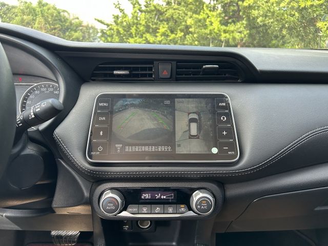 ✅KICKS ✅智行旗艦版 ✅ AVM環景 ✅Keyless ✅LED魚眼式頭燈 ✅17吋雙色鋁圈 ✅一手車 ✅可認證  第10張相片