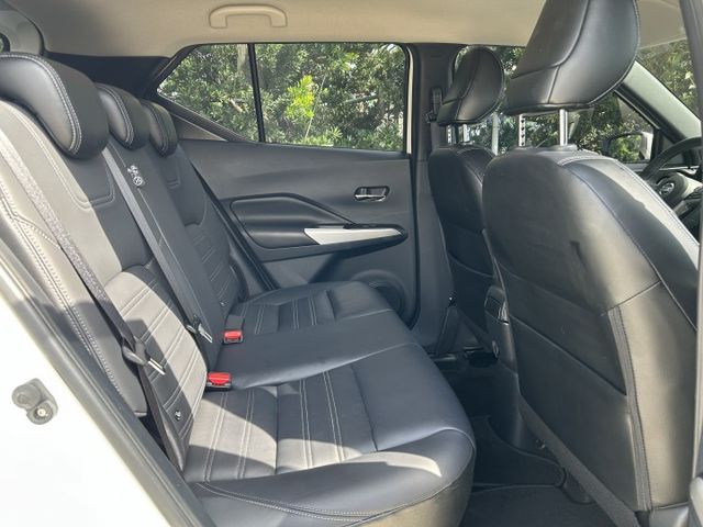 ✅KICKS ✅智行旗艦版 ✅ AVM環景 ✅Keyless ✅LED魚眼式頭燈 ✅17吋雙色鋁圈 ✅一手車 ✅可認證  第13張相片