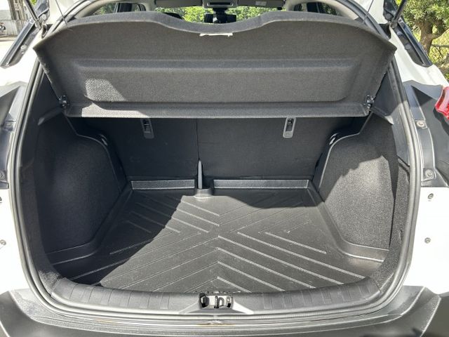 ✅KICKS ✅智行旗艦版 ✅ AVM環景 ✅Keyless ✅LED魚眼式頭燈 ✅17吋雙色鋁圈 ✅一手車 ✅可認證  第17張相片