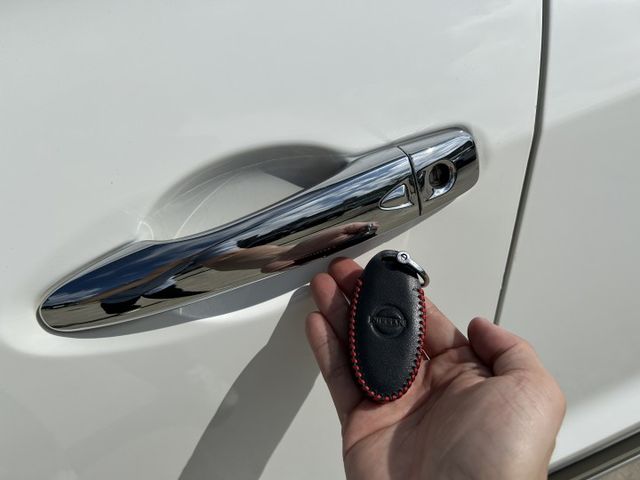 ✅KICKS ✅智行旗艦版 ✅ AVM環景 ✅Keyless ✅LED魚眼式頭燈 ✅17吋雙色鋁圈 ✅一手車 ✅可認證  第19張相片