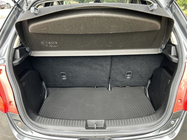 ✅MAZADA2 ✅1.5頂級型 ✅小迴轉半徑 ✅家族化下氣壩設計 ✅俐落都會用車 ✅僅跑8萬公里 ✅一手車 ✅可認證  第16張相片