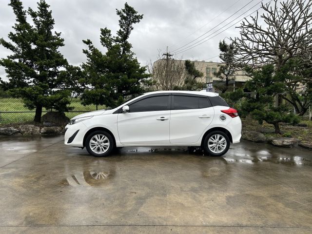 ✅YARIS ✅經典版 ✅搭載VSC/TRC/HAC ✅LED日行燈 ✅光感應頭燈 ✅ISOFIX ✅可認證  第2張相片