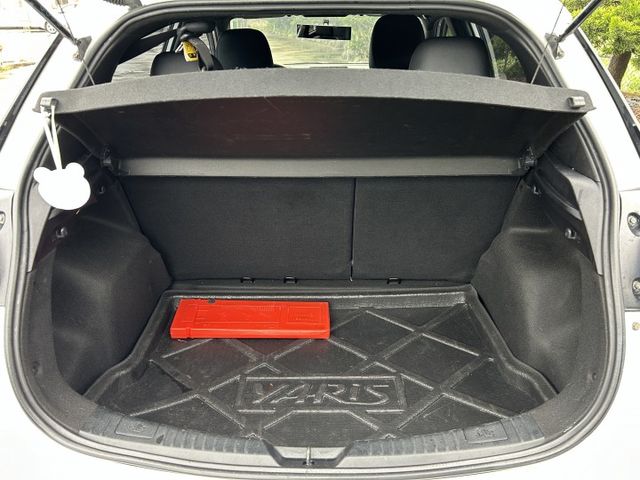 ✅YARIS ✅經典版 ✅搭載VSC/TRC/HAC ✅LED日行燈 ✅光感應頭燈 ✅ISOFIX ✅可認證  第15張相片