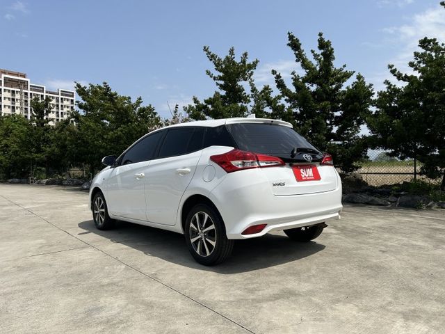 ✅YARIS ✅雅緻版 ✅動感流線 ✅LED日行燈 ✅頭尾燈自動啟閉系統 ✅鯊魚鰭式天線 ✅高妥善低油耗 ✅可認證  第3張相片