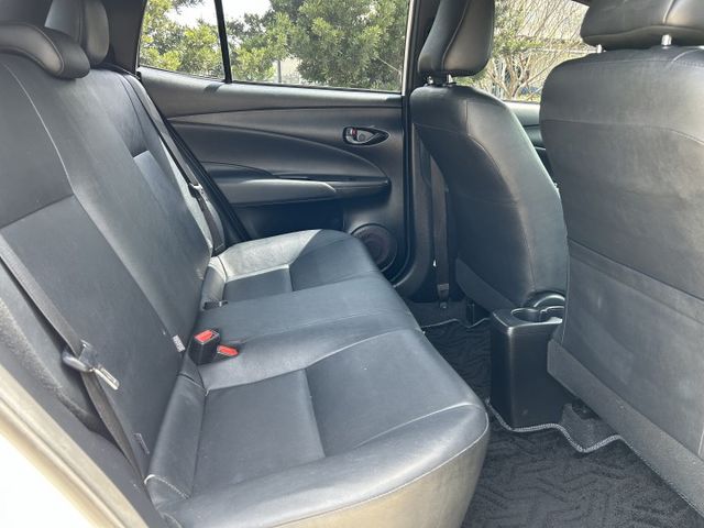 ✅YARIS ✅雅緻版 ✅動感流線 ✅LED日行燈 ✅頭尾燈自動啟閉系統 ✅鯊魚鰭式天線 ✅高妥善低油耗 ✅可認證  第13張相片