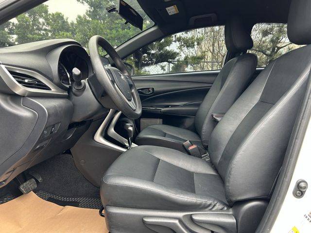 ✅YARIS ✅經典版 ✅搭載VSC/TRC/HAC ✅LED日行燈 ✅光感應頭燈 ✅ISOFIX ✅可認證  第7張相片