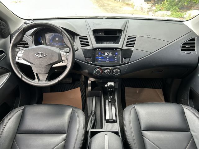 ✅Zinger 2.4旗艦型 ✅日行燈 ✅鋁合金車頂架 ✅觸控式8吋螢幕 ✅數位儀錶 ✅電摺後視鏡 ✅盲區警示 ✅可認證  第7張相片
